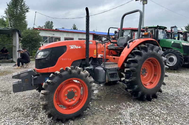 KUBOTA M704K/704KQ USED TRACTORS