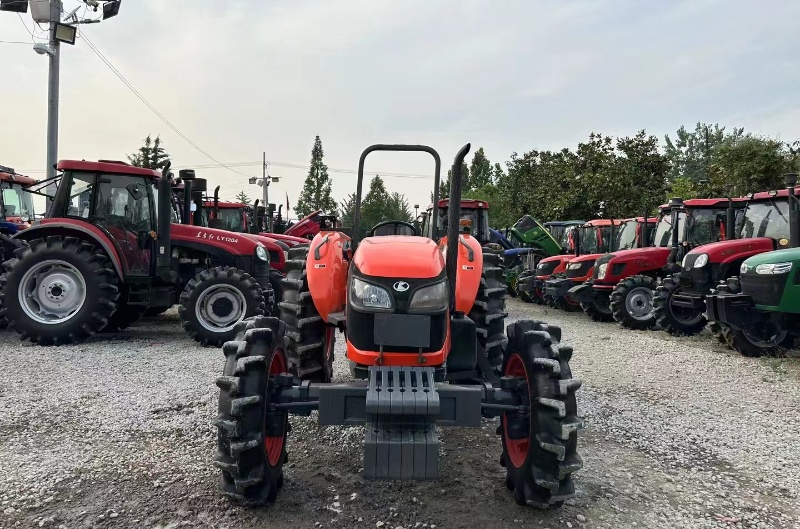 KUBOTA M854K/M854KQ TRACTOR