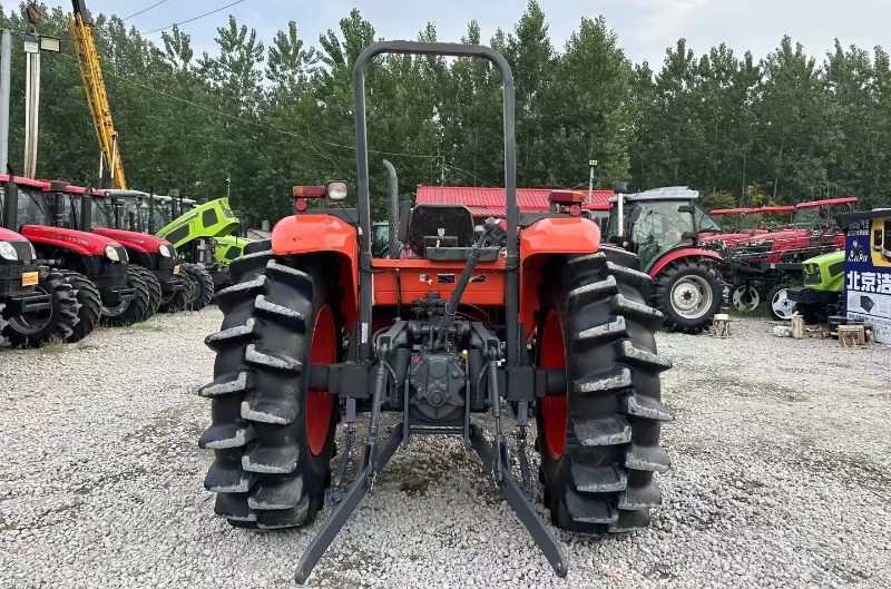 KUBOTA M854K/M854KQ TRACTOR